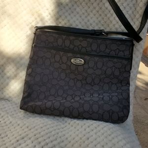 COACH  MESSENGER BAG  EUC 😍